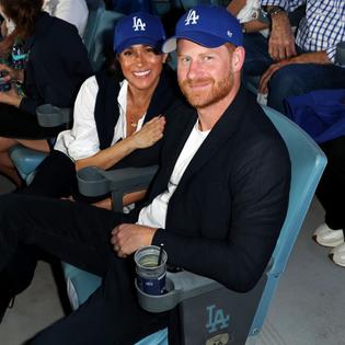Bang Showbiz / Prince Harry has arrived in the UK without his wife Meghan