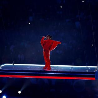 Bang Showbiz / Rihanna's surprise appearance at Jay-Z's concert sent fans wild