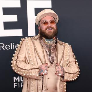 Bang Showbiz / Teddy Swims FaceTimes son daily when he's away