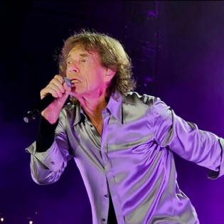 Bang Showbiz / Sir Mick Jagger wants The Rolling Stones to make a Glastonbury headline comeback.