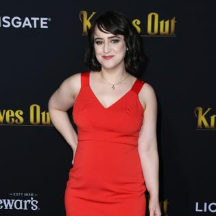 Bang Showbiz / Mara Wilson has reflected on Matilda filming