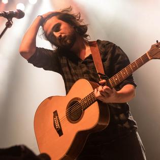 Bang Showbiz / Noah Kahan has jokingly asked Congress to enforce diaper wearing at concerts