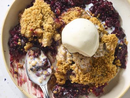 Juicy blackberries with a hint of lemon are topped with a golden brown crumbly topping to make a dessert that’s just begging for a scoop of ice cream. (Alex Lepe/TCA)