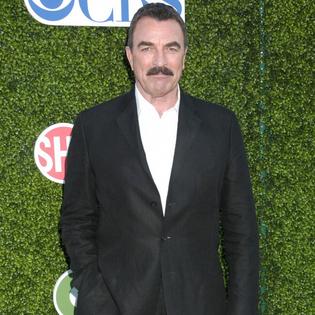 Bang Showbiz / Tom Selleck agreed to a pay cut