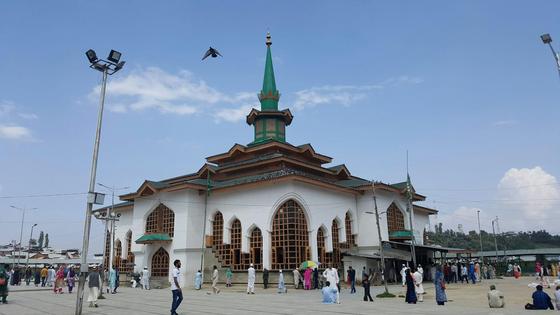 The 15th-century shrine of Nund Rishi, one of Kashmir's most important poet-saints. Peter Dziedzic, CC BY