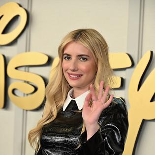 Bang Showbiz / Emma Roberts was walked down the aisle by her son