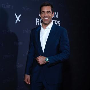 Bang Showbiz / Aaron Rodgers has reunited with his family