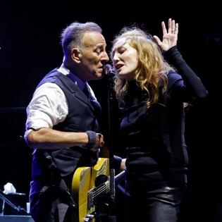 Bang Showbiz / Bruce Springsteen's wife Patti Scialfa is in remission after living with multiple myeloma for more than eight years