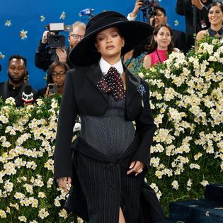 Bang Showbiz / Singer Rihanna