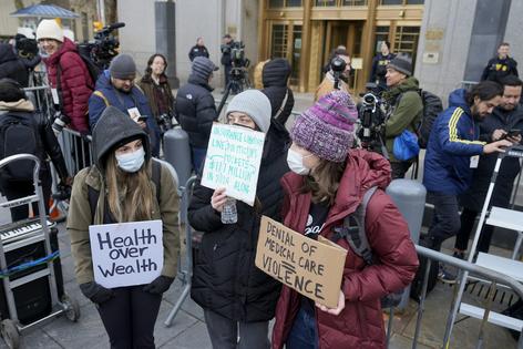 Demonstrators stand outside the Manhattan federal courthouse in New York shortly after Luigi Mangione, the suspected killer of UnitedHealthcare CEO Brian Thompson, arrived for a hearing in December 2024.
              AP Photo/Seth Wenig