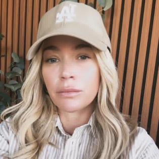 Bang Showbiz / Teddi Mellencamp wearing a long blonde wig / © Instagram