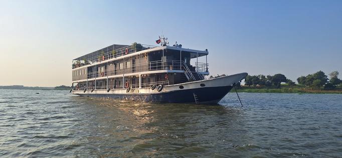 CroisiEurope Toum Tiou II. Andy Yemma