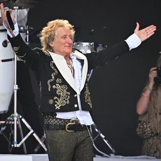 Bang Showbiz / Rod Stewart has welcomed a new addition to his family