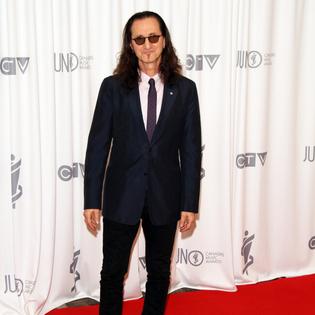 Bang Showbiz / Geddy Lee had a spooky encounter.