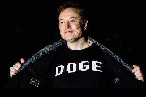 WASHINGTON, DC - MARCH 9: White House Senior Advisor Elon Musk walks to the White House after landing in Marine One on the South Lawn with U.S. President Donald Trump (not pictured) on March 9, 2025 in Washington, DC. Trump was returning to the White House after spending the weekend at Mar-a-Lago, his private club in Florida. (Photo by Samuel Corum/Getty Images)