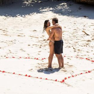 Bang Showbiz / Alessandra Ambrosio and Buck Palmer are engaged (c) Instagram