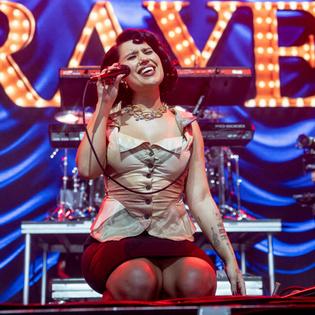 Bang Showbiz / RAYE is said to be working on a movie soundtrack for Michael B. Jordan.