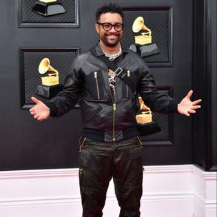 Bang Showbiz / Shaggy has revealed why his accent changes