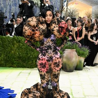 Bang Showbiz / Cardi B has responded to fan criticism.