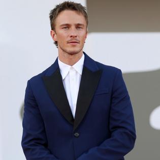 Bang Showbiz / Drew Starkey fuels American Psycho speculation