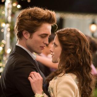 Bang Showbiz / Robert Pattinson and Kristen Stewart in Twilight