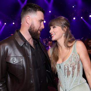 Bang Showbiz / Taylor Swift and Travis Kelce have put their newlywed status firmly on display- by showing off their wedding bands while spending the weekend thousands of miles apart.