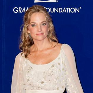 Bang Showbiz / Sylvia Jefferies had paid tribute to Hayden Panettiere