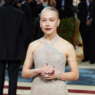 Bang Showbiz / Phoebe Bridgers has been hospitalised with appendicitis