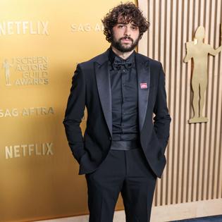Bang Showbiz / Noah Centineo is sober
