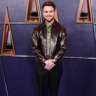 Bang Showbiz / Alex Warren has a song with John Mayer and his late dad out this week