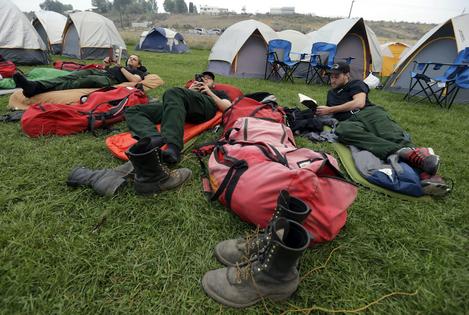 Getting quality rest between shifts isn’t always easy during multiday campaigns fighting major fires.
AP Photo/Ted S. Warren