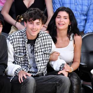 Bang Showbiz / Timothee Chalamet and Kylie Jenner support the New York Knicks