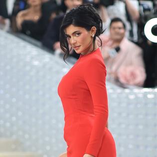 Bang Showbiz / Kylie Jenner wants bigger boobs