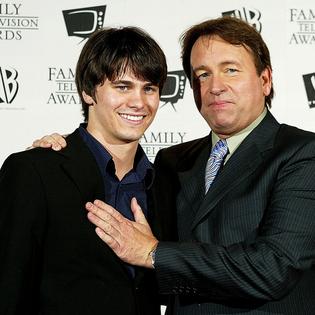 Bang Showbiz / Jason Ritter felt pressure to be as funny as his late dad John Ritter