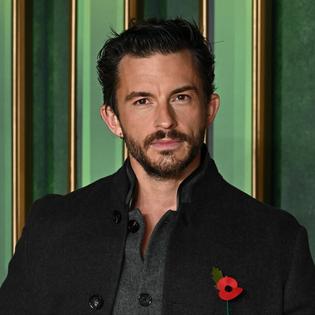 Bang Showbiz / Actor Jonathan Bailey