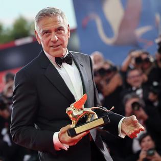 Bang Showbiz / George Clooney called out people 'peddling in fear'