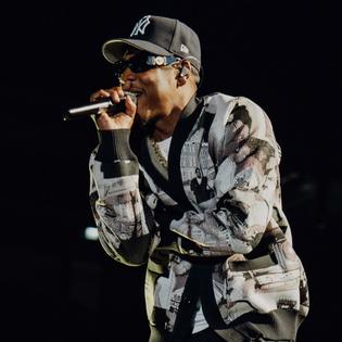 Bang Showbiz / Jay-Z celebrates Beyonce's birthday at London show