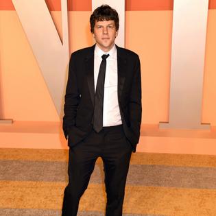 Bang Showbiz / Andrew Garfield has heaped praise on Jesse Eisenberg.