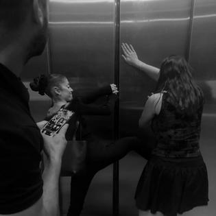 Bang Showbiz / Ariana Grande stuck in an elevator / © Instagram