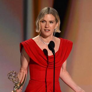Bang Showbiz / Rhea Seehorn won her first Emmy.