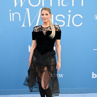 Bang Showbiz / Meghan Trainor's TikTok bestie denies feuding with singer