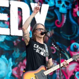 Bang Showbiz / Myles Kennedy 'absolutely refuses' to use AI as a songwriting 'tool'