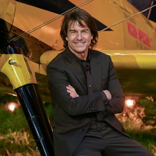 Bang Showbiz / Tom Cruise embraces life to the full