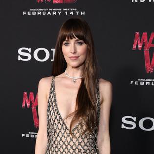 Bang Showbiz / Dakota Johnson is dating MGK