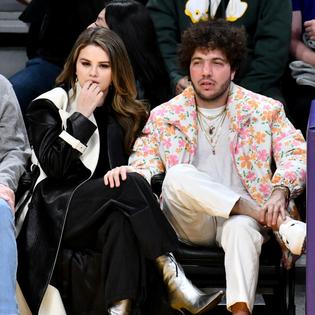 Bang Showbiz / Selena Gomez reminds Benny Blanco of his mom
