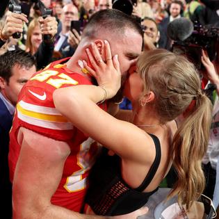 Bang Showbiz / Taylor Swift cheered on Travis Kelce