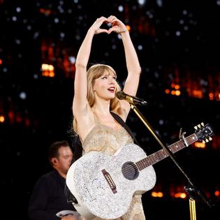 Bang Showbiz / Taylor Swift appears to be cryptically teasing her next project