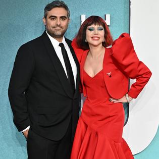Bang Showbiz / Lady Gaga wants daughter to have' normal childhood'.
