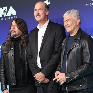Bang Showbiz / Nirvana at the MTV VMAs