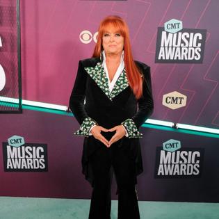 Bang Showbiz / Wynonna Judd isn't talking to her sister Ashley Judd